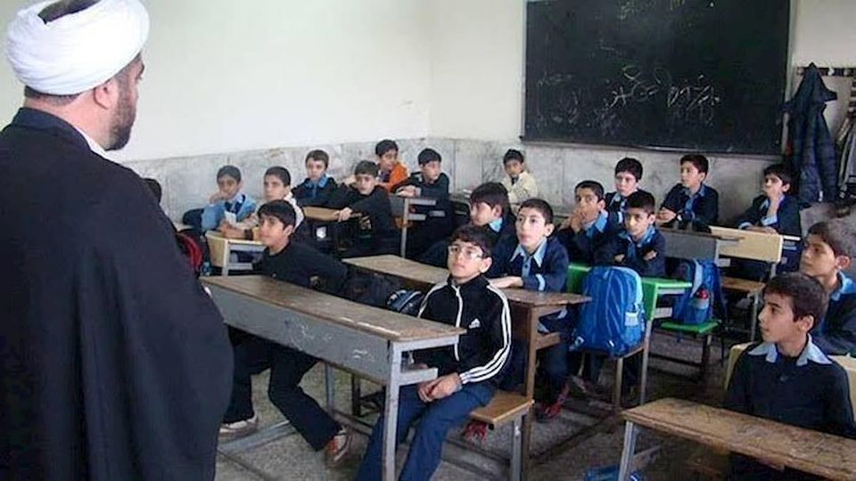 ورود ۳۰۰۰ نفر از طلاب به مدارس به عنوان معلم