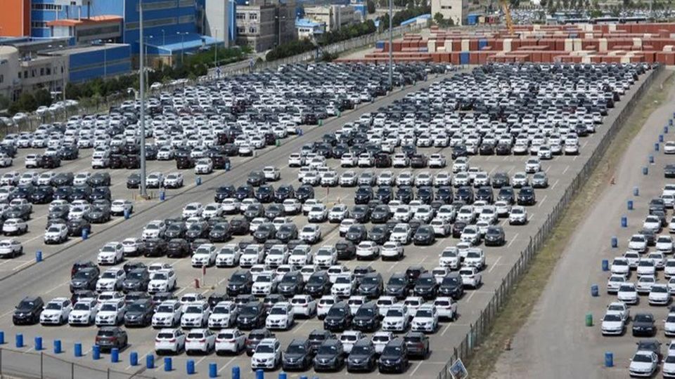 دپوی محصولات ایران خودرو به بهانه نبود قطعه/ خودروهای پارس و هایما در بینالود انبار شد