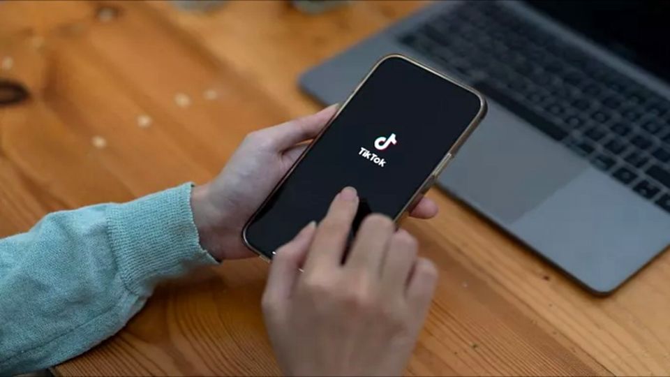 انگلیس هم استفاده از تیک تاک را ممنوع کرد