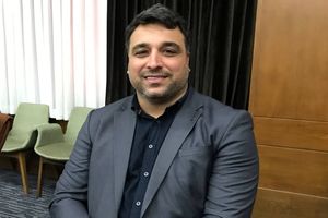 احسان حدادی در اجتماعات خیابانی: اگر آمریکا خوب بود می ماندم